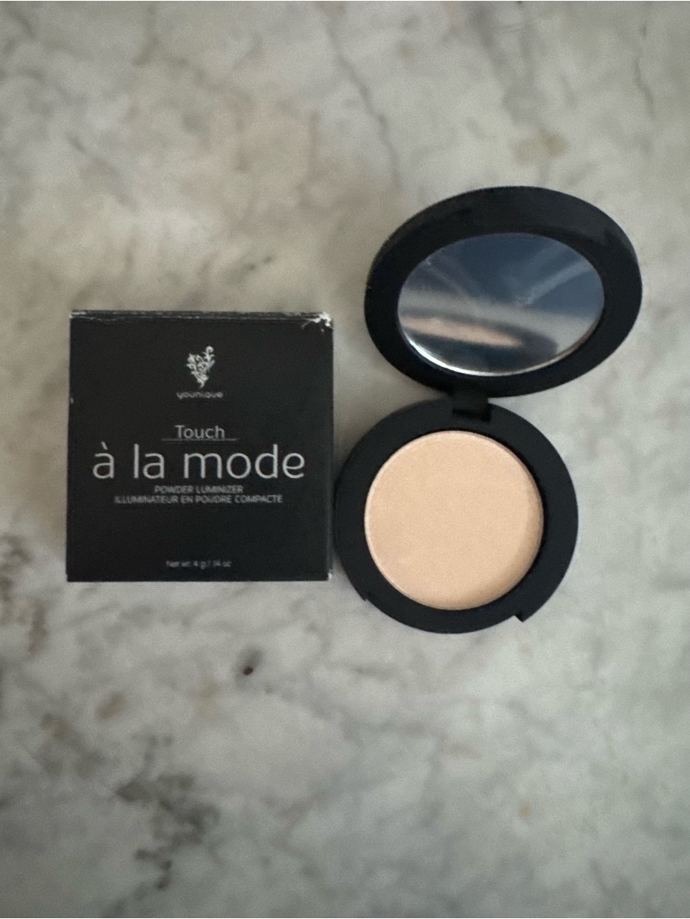 Younique Touch à la Mode Powder Luminizer- Benevolent